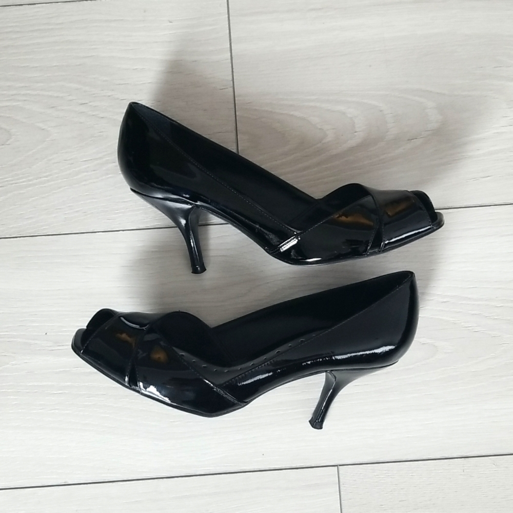 BCBGENERATION Oriana Black Patent Peep Toe Pumps- size 7.5